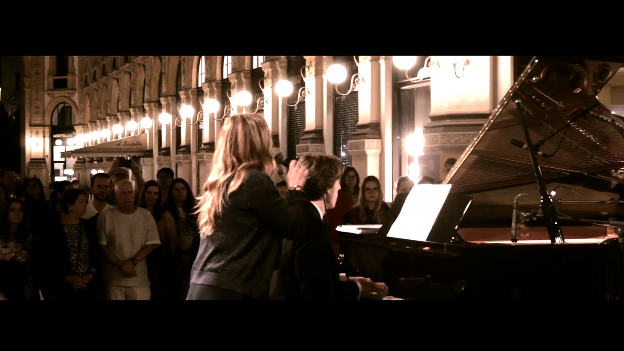 Dora Nicolosi (vocal) Riccardo Zangirolami (piano) Milan, Galleria Vittorio Emanuele II