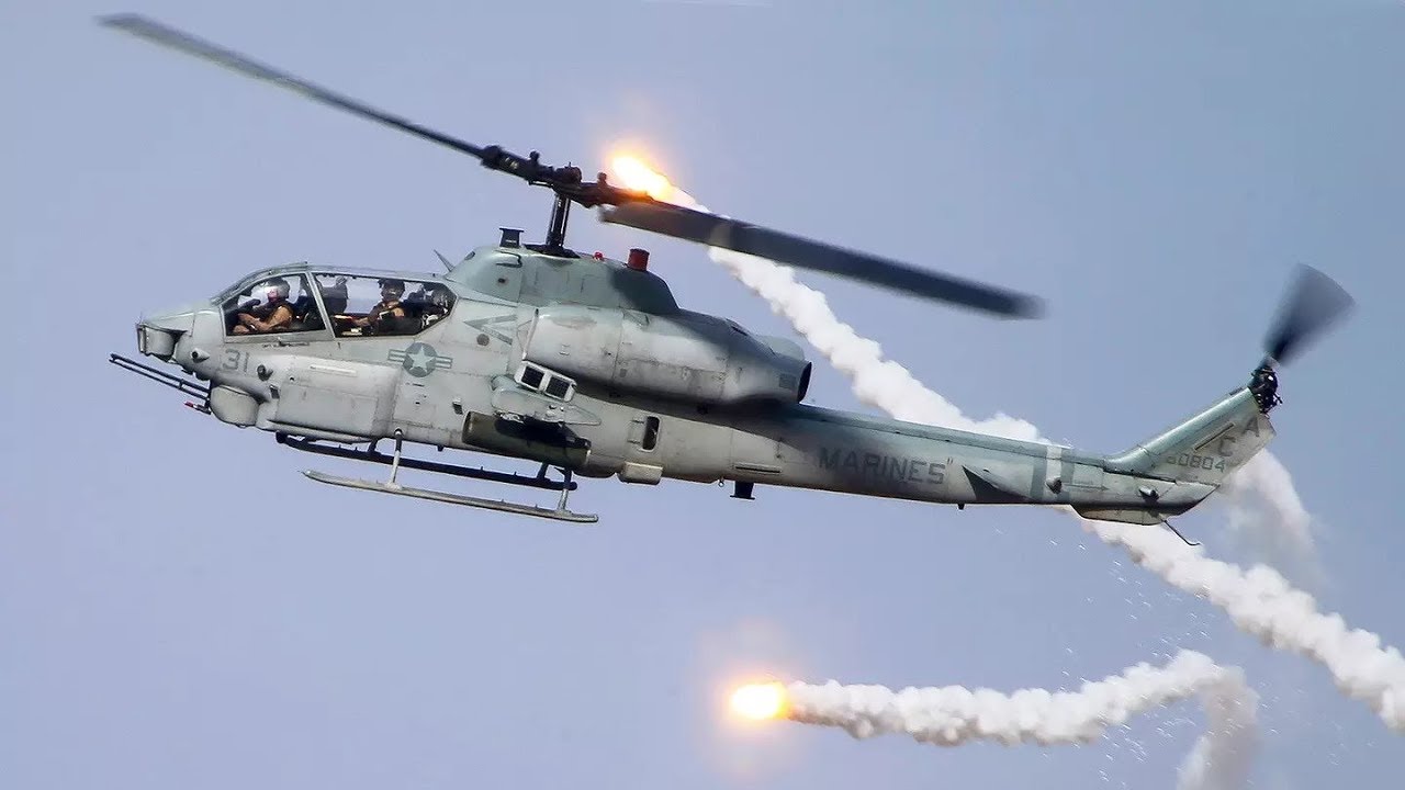 AH-1W Super Cobra - Landing and Takeoff! + Huey