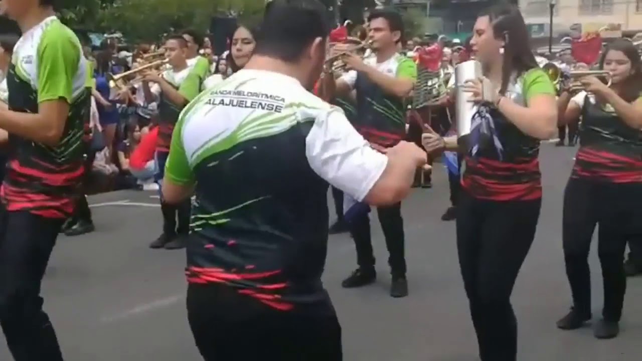 "Joven Down baila al ritmo de Mi Cucu"