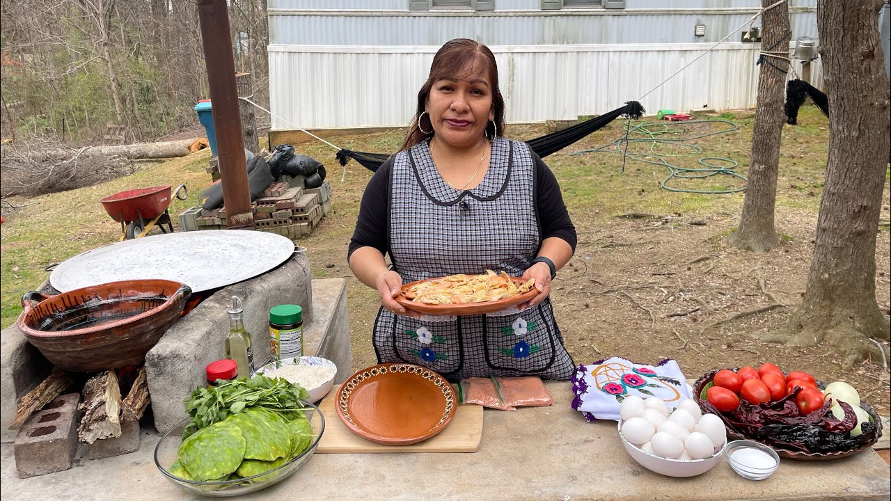 En esta cuaresma preparado tortitas de camarón con nopalitos 🍛 