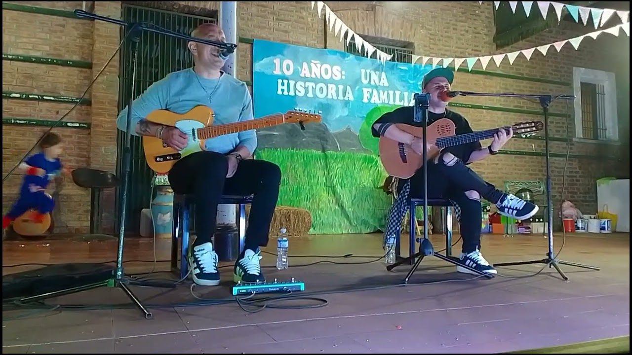 Así comenzaba la actuación del dúo Manu y Juan en Casbas