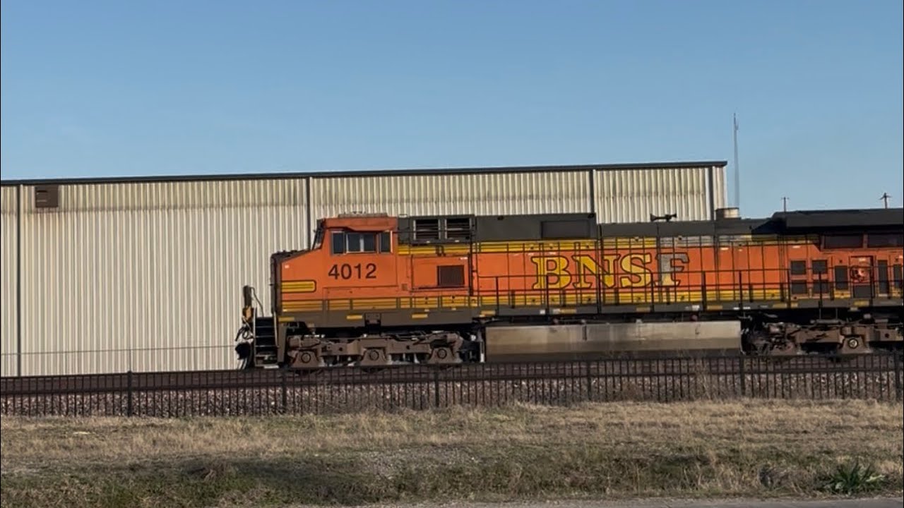 BNSF Manifest rolling through Granite City,IL #trains #hobby #railfanning 