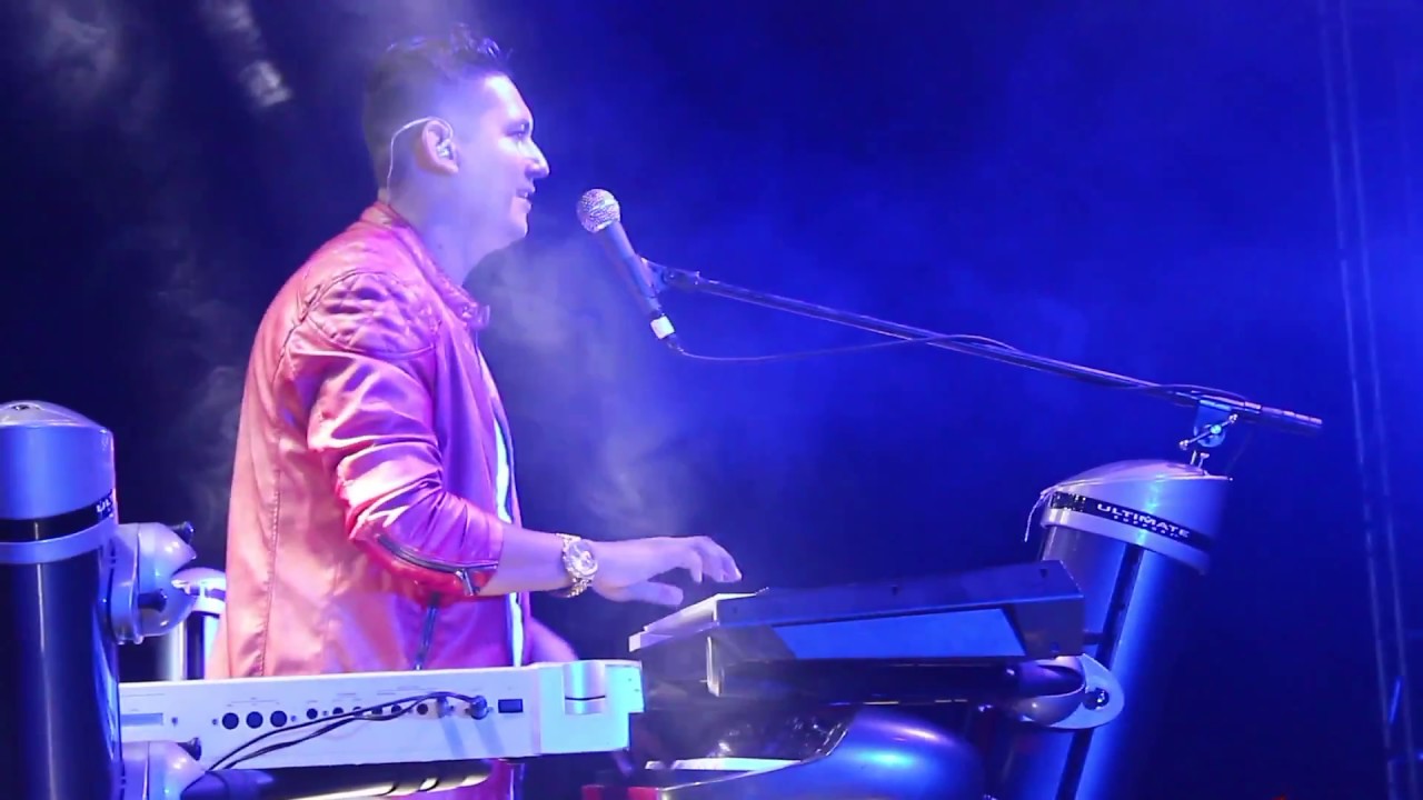 Luis Kazanova     Enamorado de mi amiga   EN VIVO