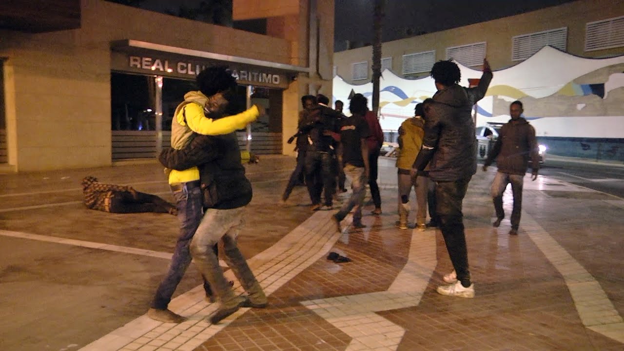 Dos grupos de inmigrantes entran a Melilla: uno a nado y otro por la valla