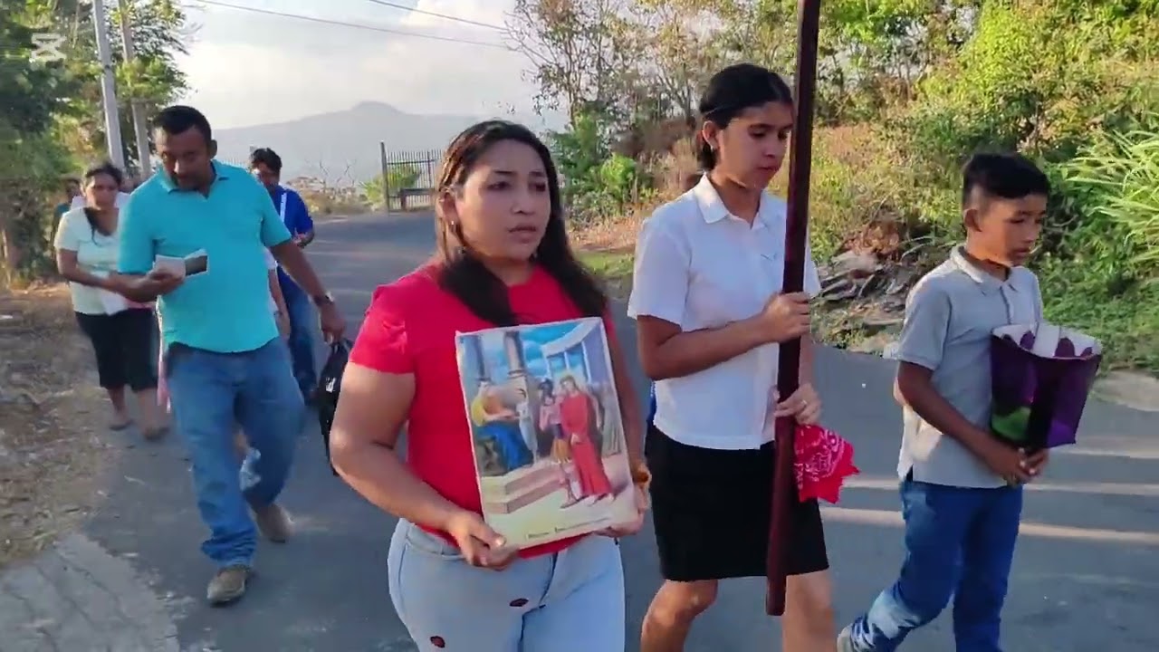Vivamos la fe en la santa iglesia católica.