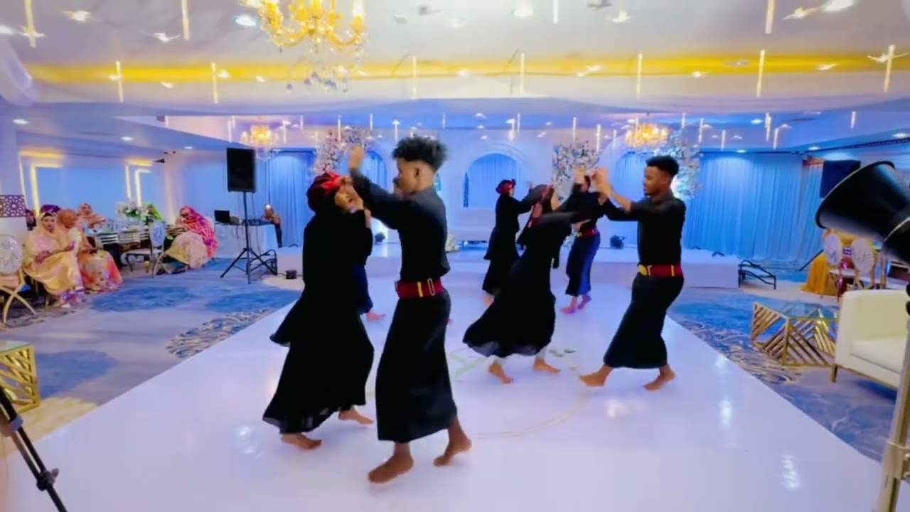 Dhaanto Cusub  Muxuyadiin Shaahid & Khadra 