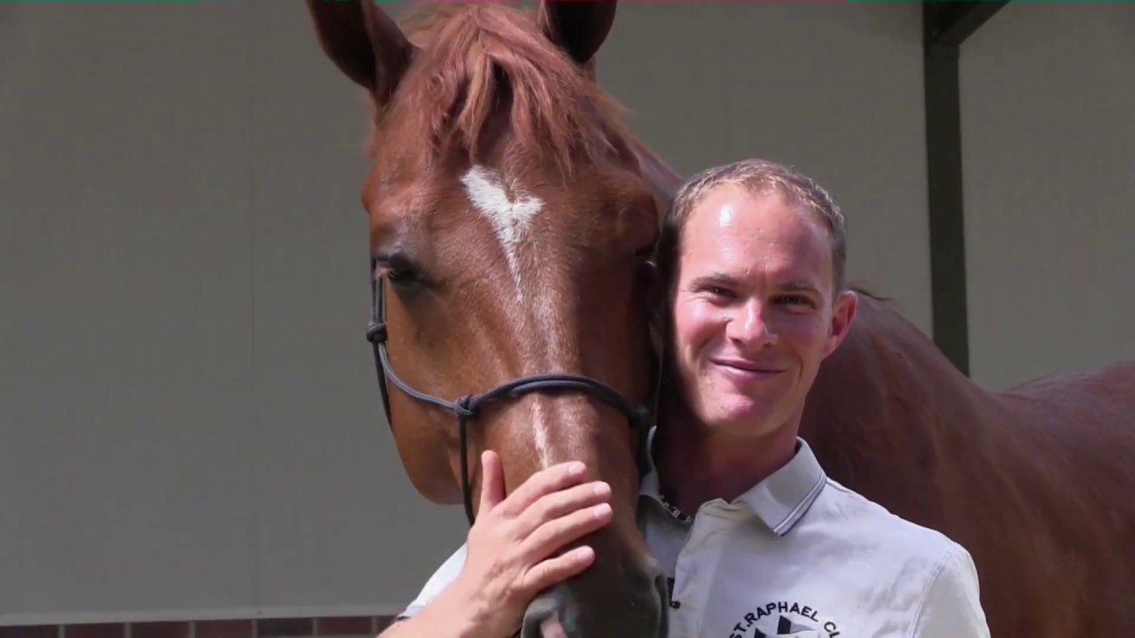 HOW TO: put a rope halter on your horse: the do's and don'ts