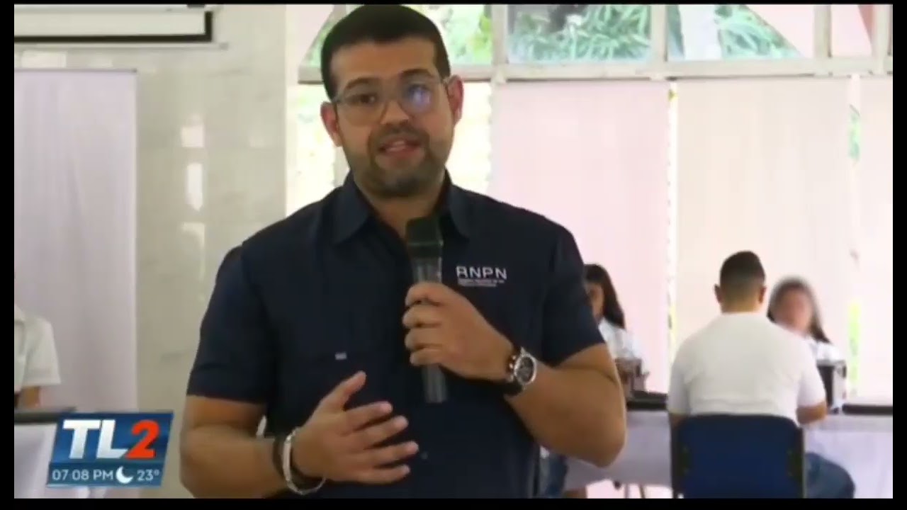 Cerca de 300 estudiantes de INFRAMEN se preenrolan para obtener su DUI.TL2