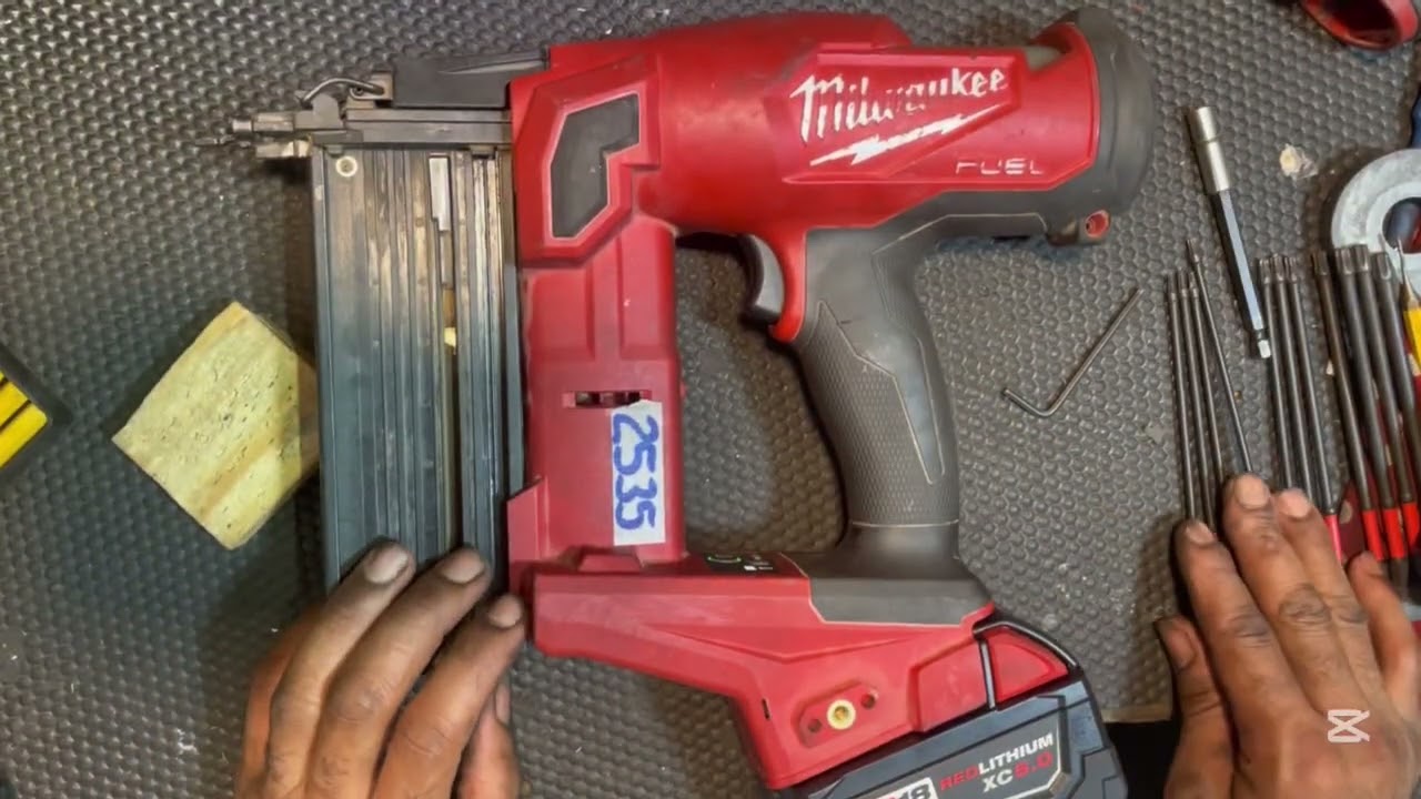 Reparación de pistola de clavo Milwaukee 18
