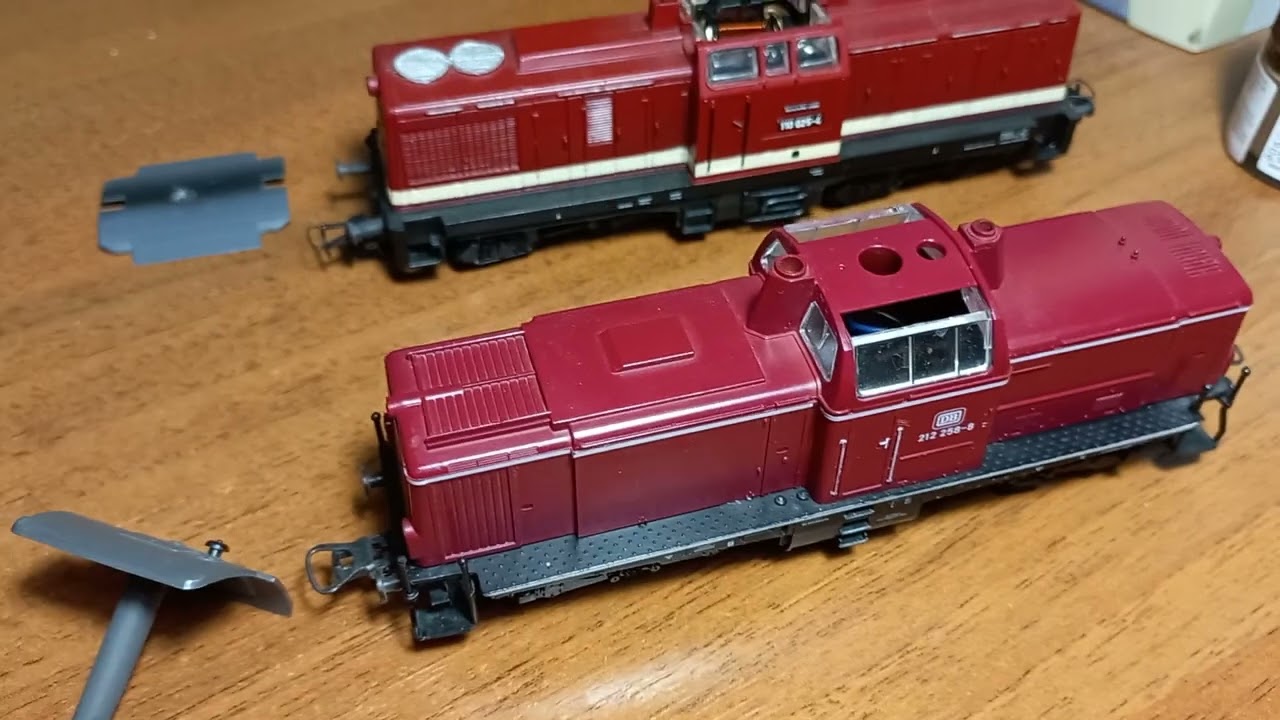 Old V100. Piko VS Fleischmann.