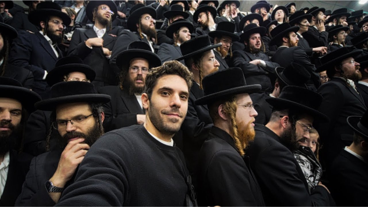 Dentro de una comunidad JUDÍA ULTRAORTODOXA durante JÁNUCA en ISRAEL