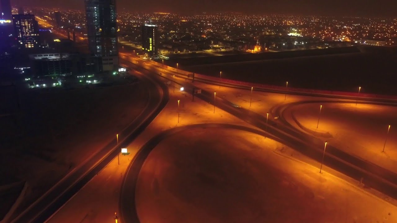 السعودية | شوارع الرياض نهاراً وليلاً خالية في ظل الحجر الصحي بسبب كورونا