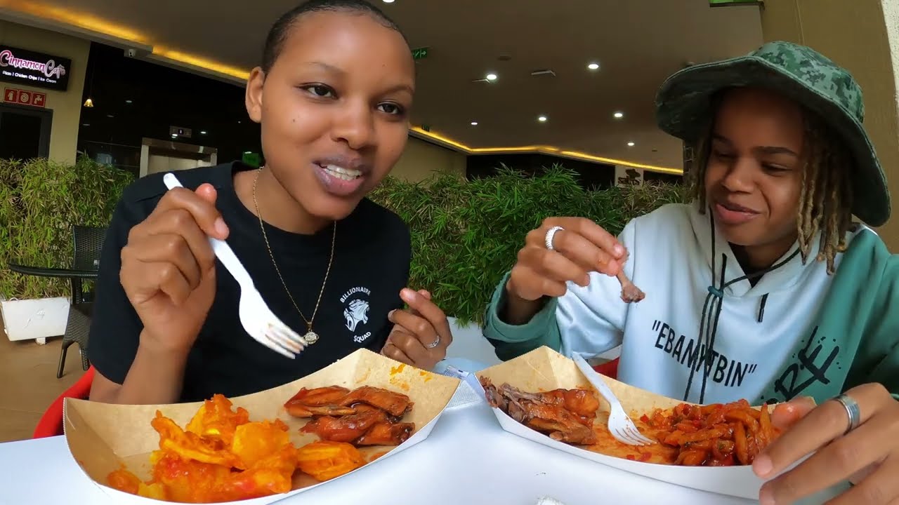 So DELICIOUS!! TWO RIVERS MALL lunch DATE // TOUR cut short!