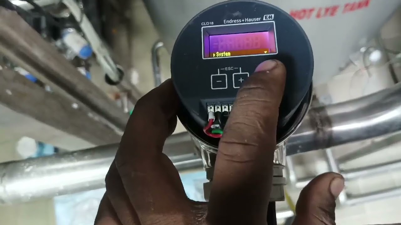 CLD 18 conductivity meter display