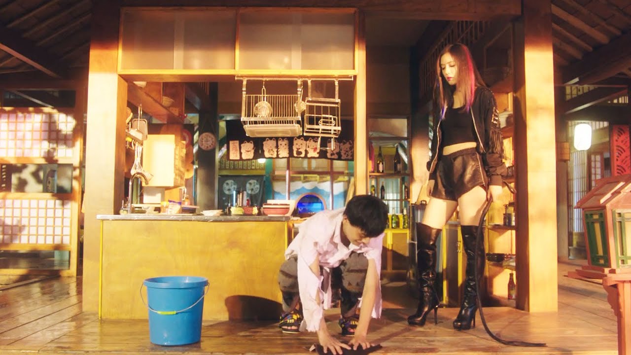 夏娃持皮鞭抽打阿宅，下秒阿宅跪下擦地，太刺激啦！🌈#bl #movie #双男主 #同志 #同性 #男男 #boyslove #lgbt