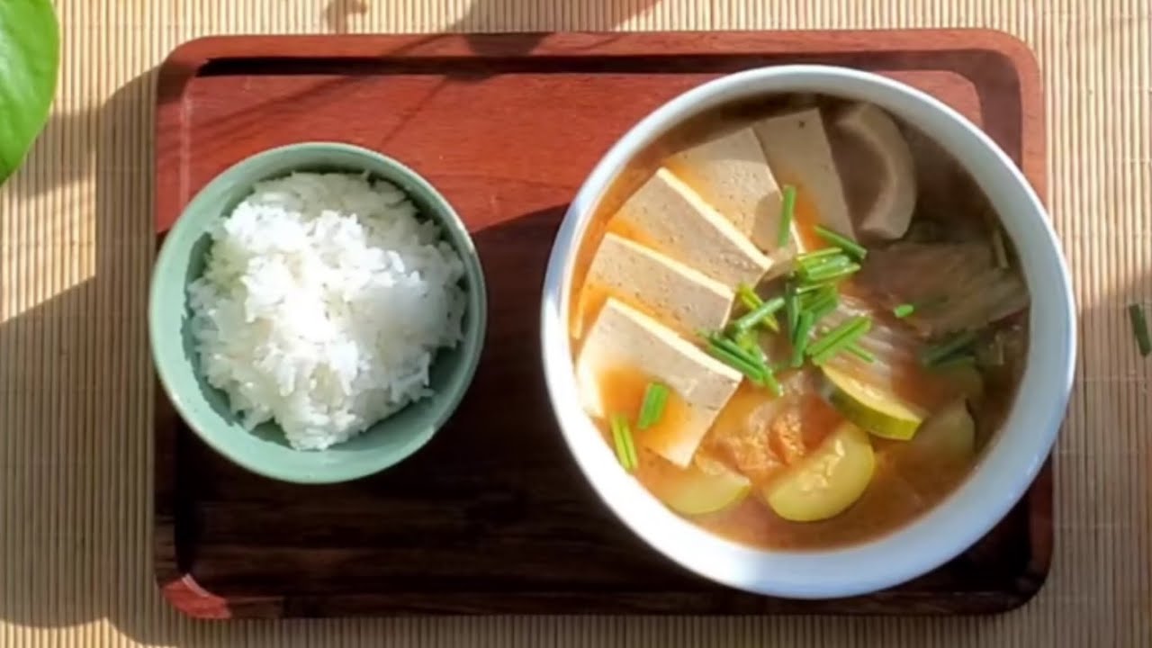 Cooking for One | Doenjang guk (Korean Soybean Soup)