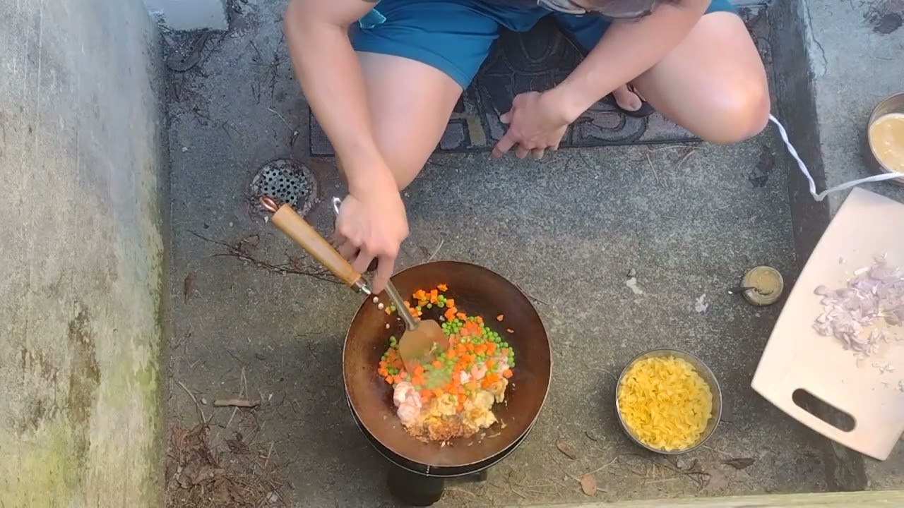 Quinoa stir fry with mix vegetables, egg, & shrimp / prawns