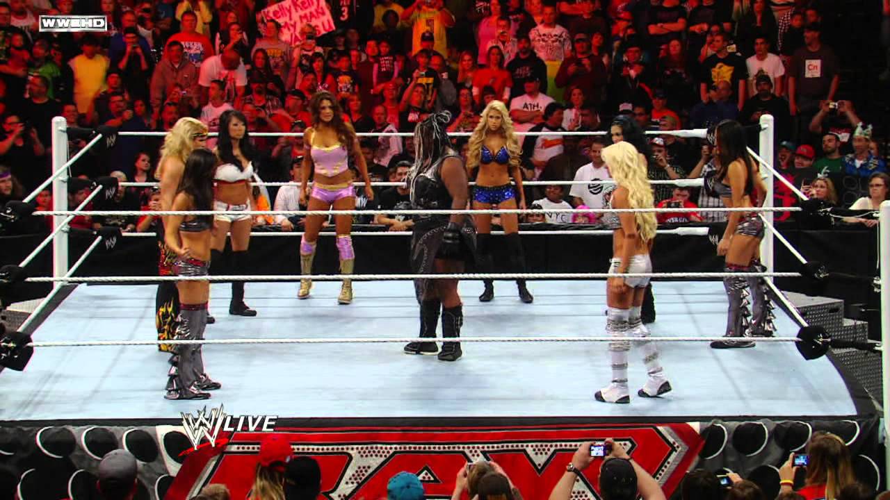 Raw: Командный матч восьми див