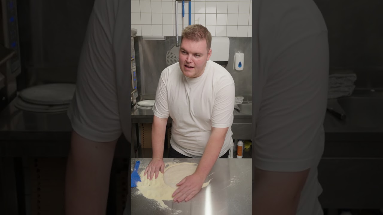 &Aring;BNING AF PIZZADEJ