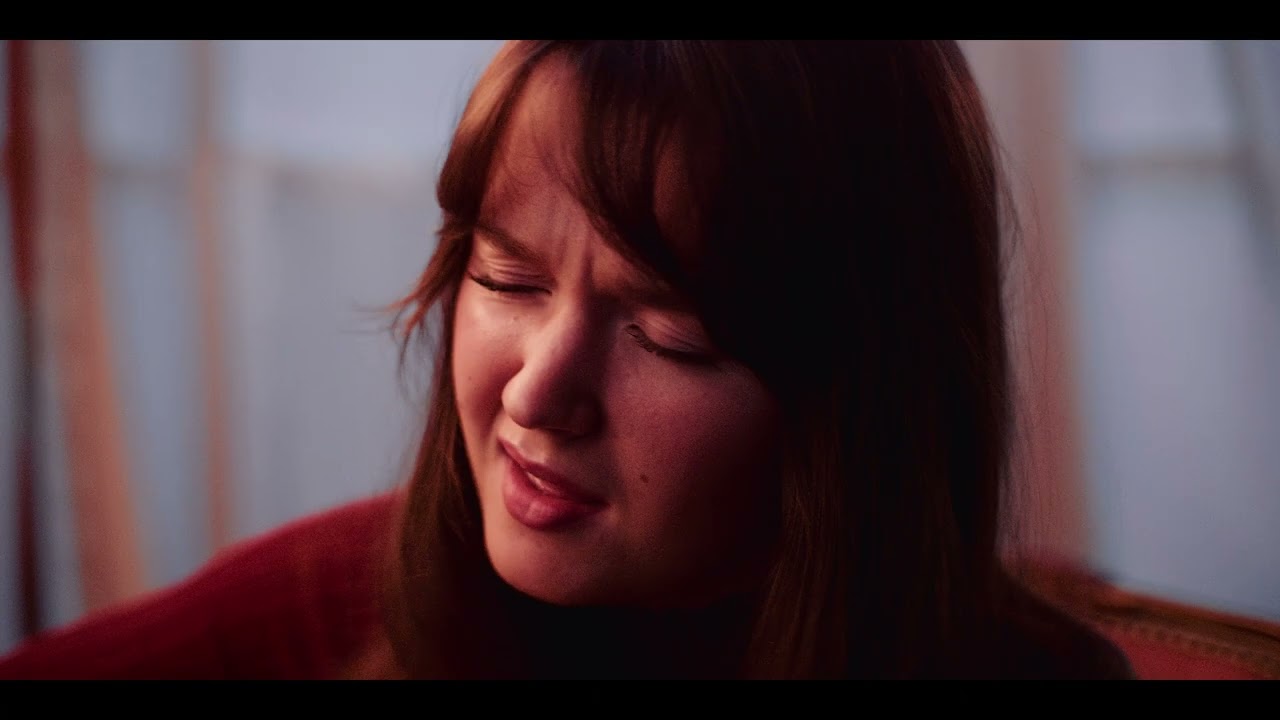 Anna Lille - Min f&oslash;rste kj&aelig;rlighet (Official Music Video)