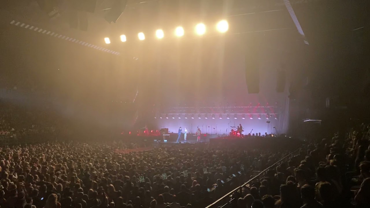 Bazart ~ Onderweg ft. S10 ~ Live in Lotto Arena