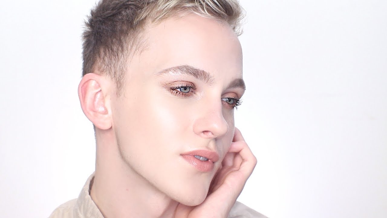 Super Quick On-The-Go Full Face Makeup :: Jonathan Curtis