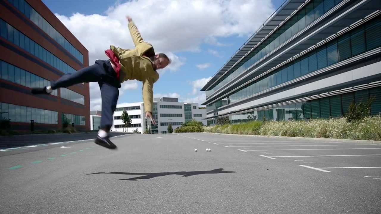 Martin Cerf / Juggler Acrobat / Edit Metlili