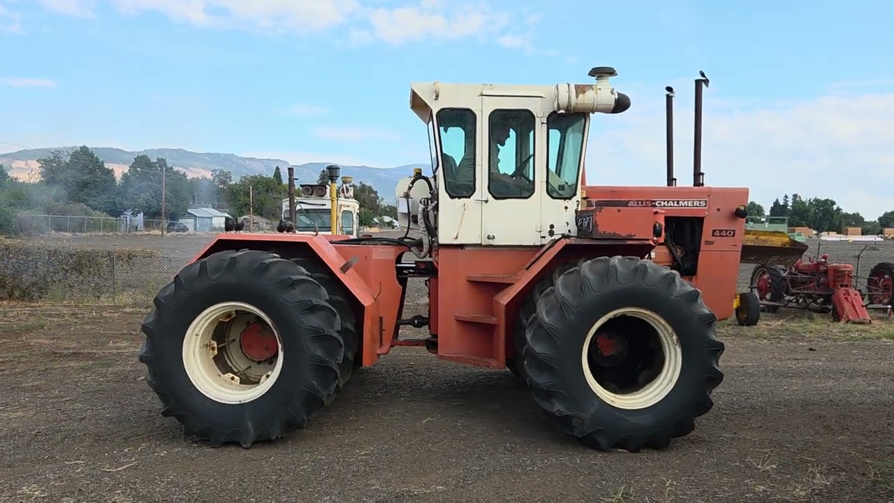 Allis Chalmers 440 articulated tractor