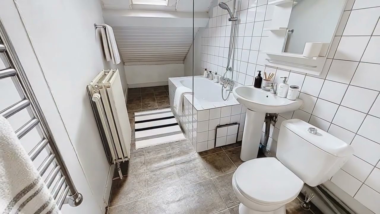 Maison Unifamiliale 246 m² à Schaerbeek | 4 Étages + Sous-sol | Rue des Palais