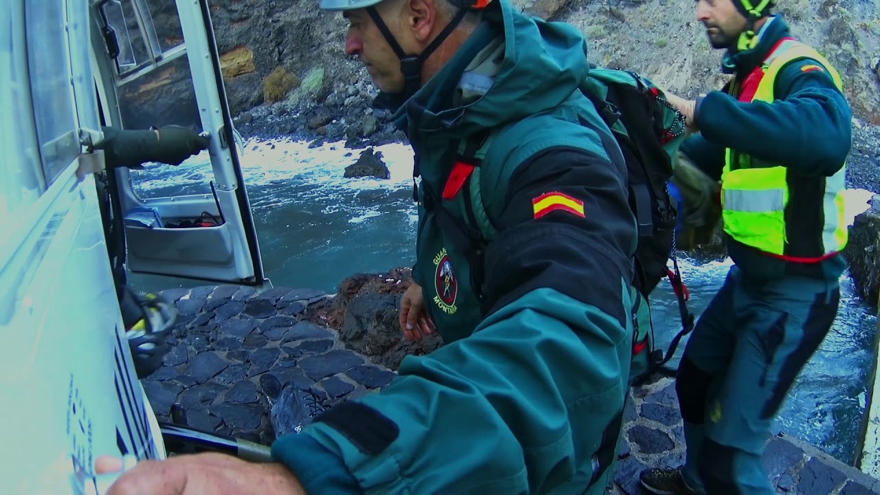 Rescate Guardia Civil en playa de Masca TF 120318