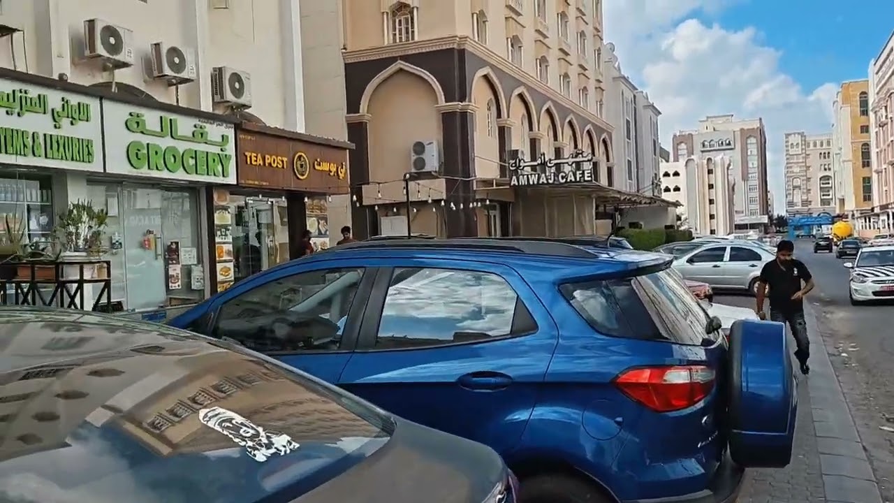 আজ মাস্কাটে সকালে আমি একটি বাঙালি চায়ের দোকানে গিয়েছিলাম।