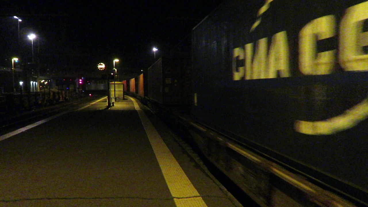 La BB 7258 et son long naviland est de passage en soir&eacute;e &agrave; Matabiau le 27/10/16
