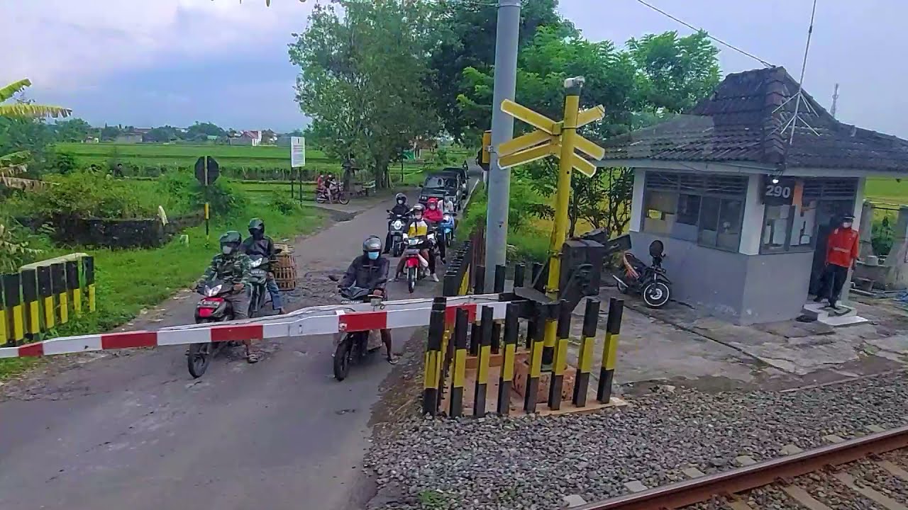 WOW..! Banyak Banget Perlintasanya Sepanjang Jalan. Nonton Perlintasan Dari Jogja - Solo Dgn KRL