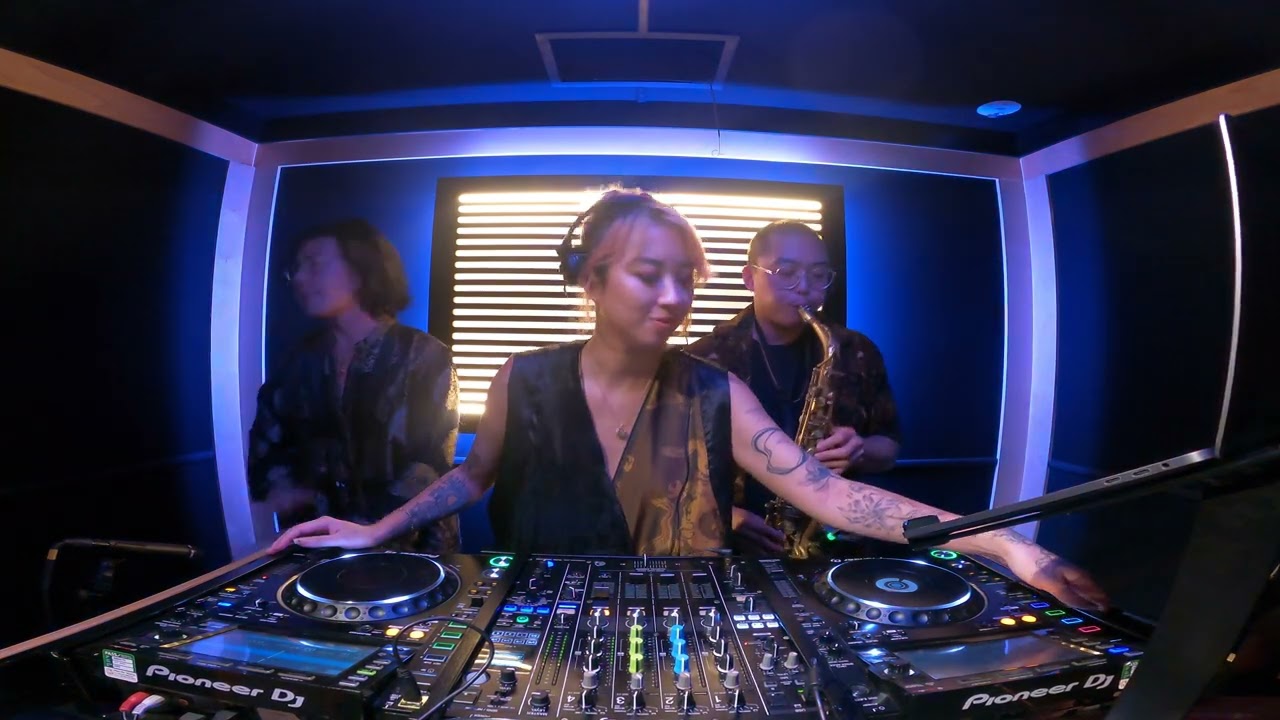 Kung Flow Live at Pirate Studio