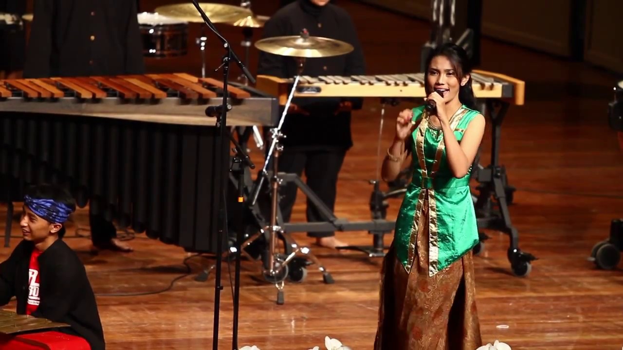 Yamko Rambe Yamko by Gita Surosowan Banten at World Music Contest 2013 Kerkrade, Netherlands