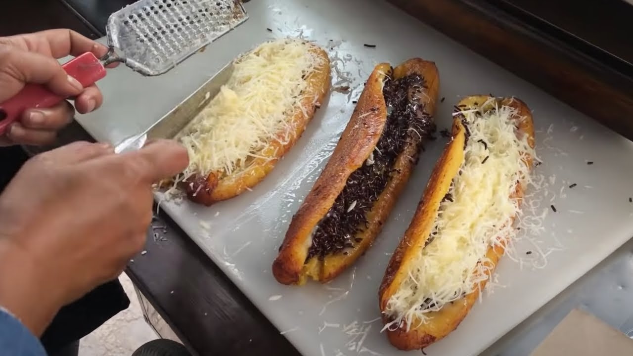 Street Food Indonesia Dessert for under $1 - fried bananas with various toppings (Pisang keju)