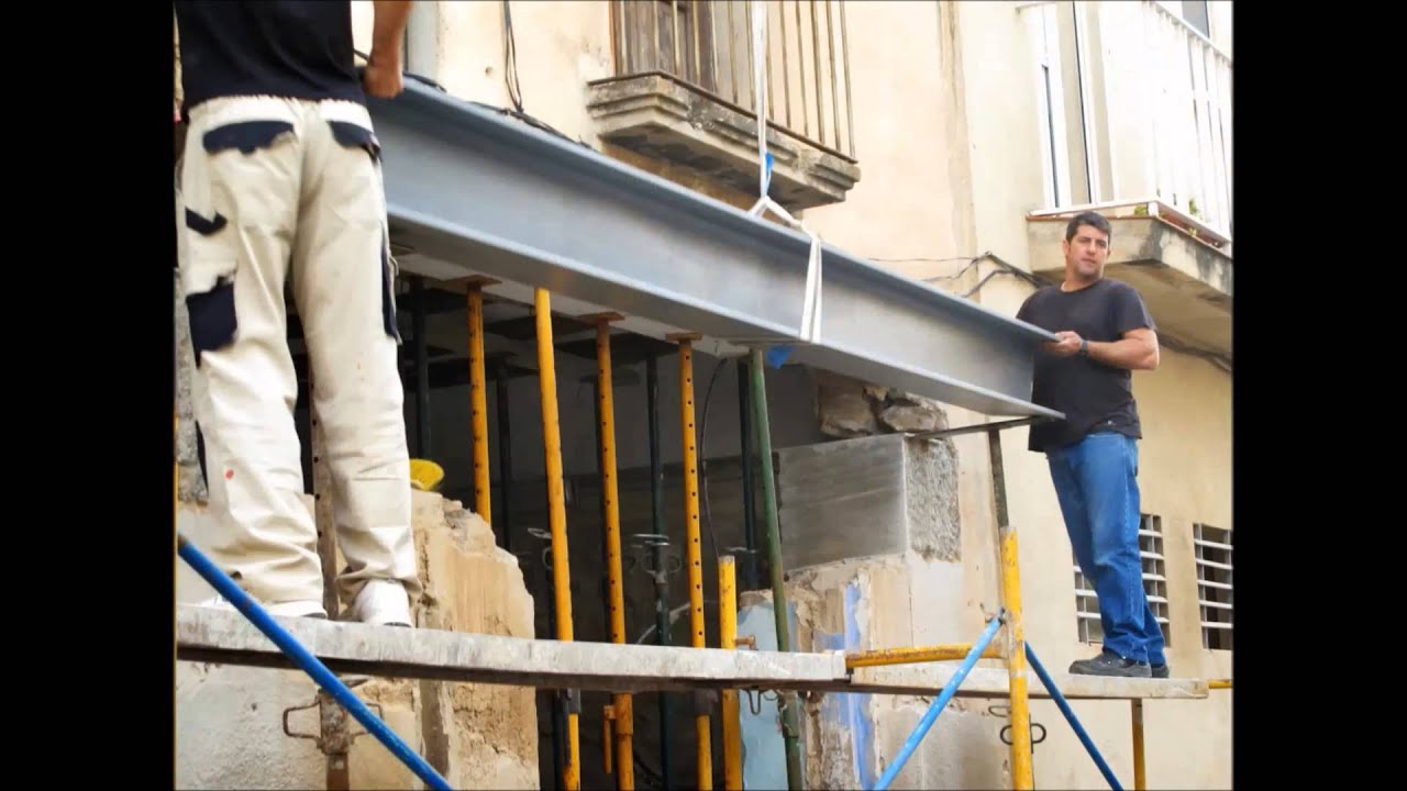 Colocación de 2 HEB, en rehabilitación, para dintel de puerta de garaje