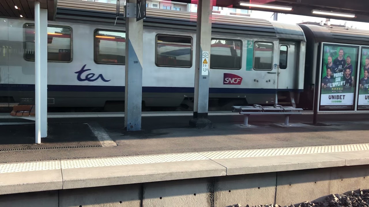 BB 22242R grise SNCF + Corail r&eacute;versible r&eacute;gion Rh&ocirc;ne-Alpes &agrave; Annecy (74). 🚃