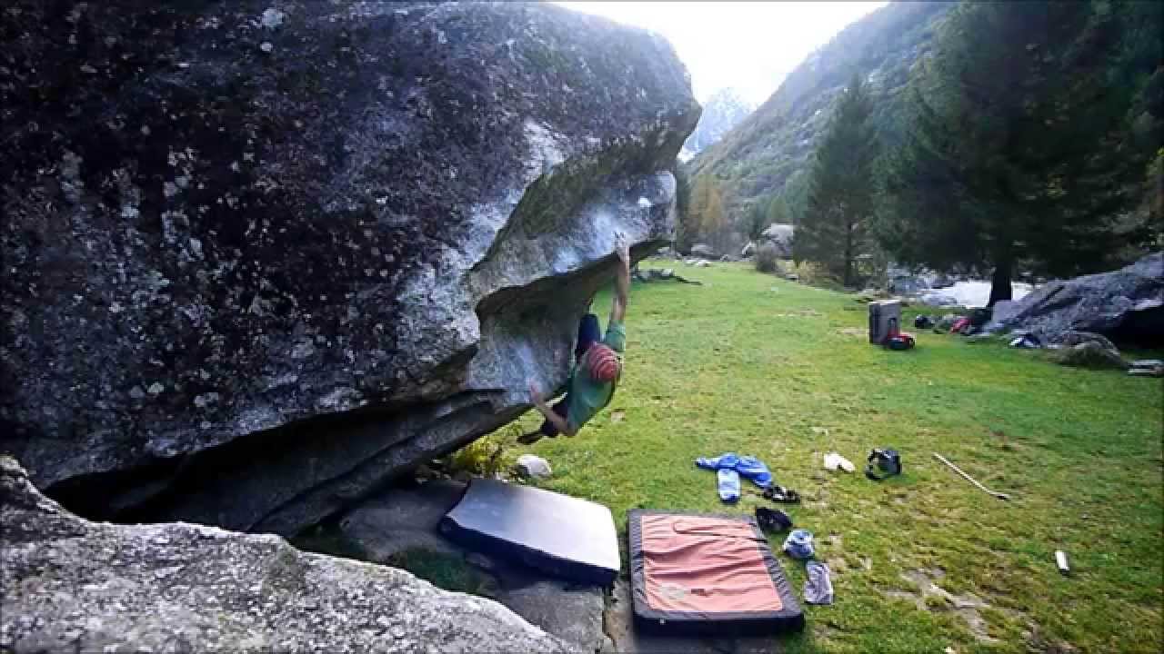 I Tre Strapiombi (sit) 7A+, Val di Mello