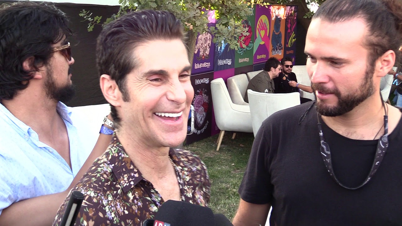 Las reacciones de Perry Farrell tras recibir la Orden al Mérito Pablo Neruda