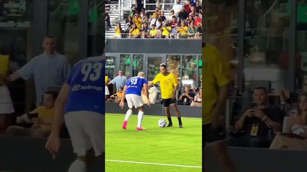 RONALDINHO D MASTER OF FOOTBALLFootballLegend#SkillCompilation#TheMagician#inspiration#SoccerSkills