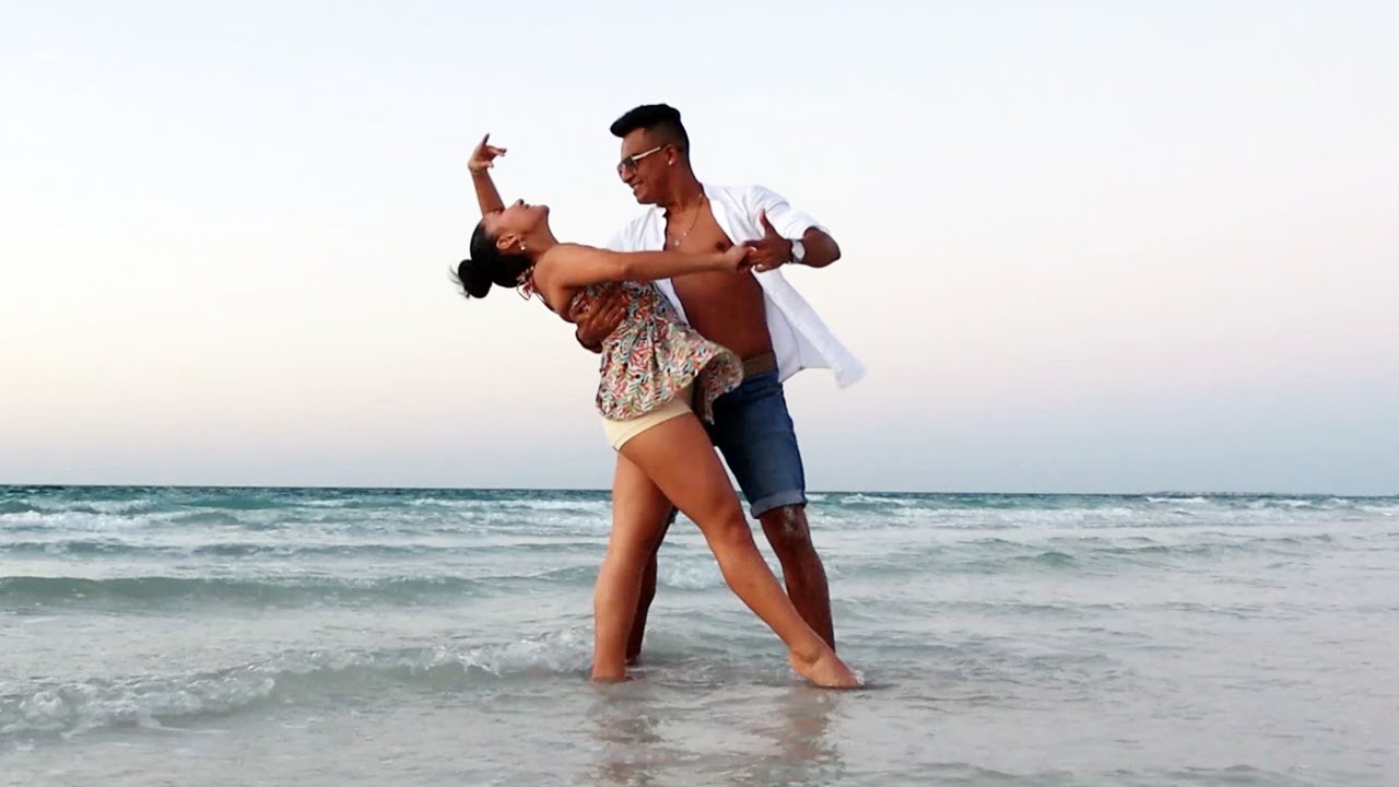 Lost on you LP Cubaneros Salsa Version - Jonathan And Liseth - Salsa in Abu Dhabi - Saadiyat Beach
