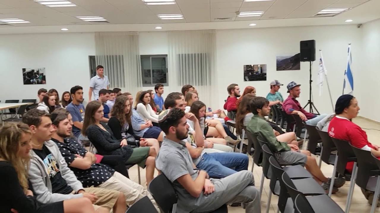 הרכב בת קול מופיעות בפני קבוצת תגלית