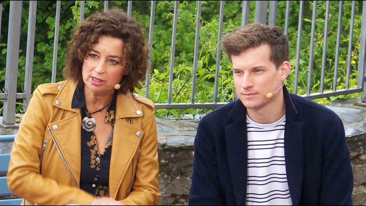 Isabel Varell und Tim Schreder moderieren  &bdquo;livenachneun&ldquo; auf Burg Stahleck