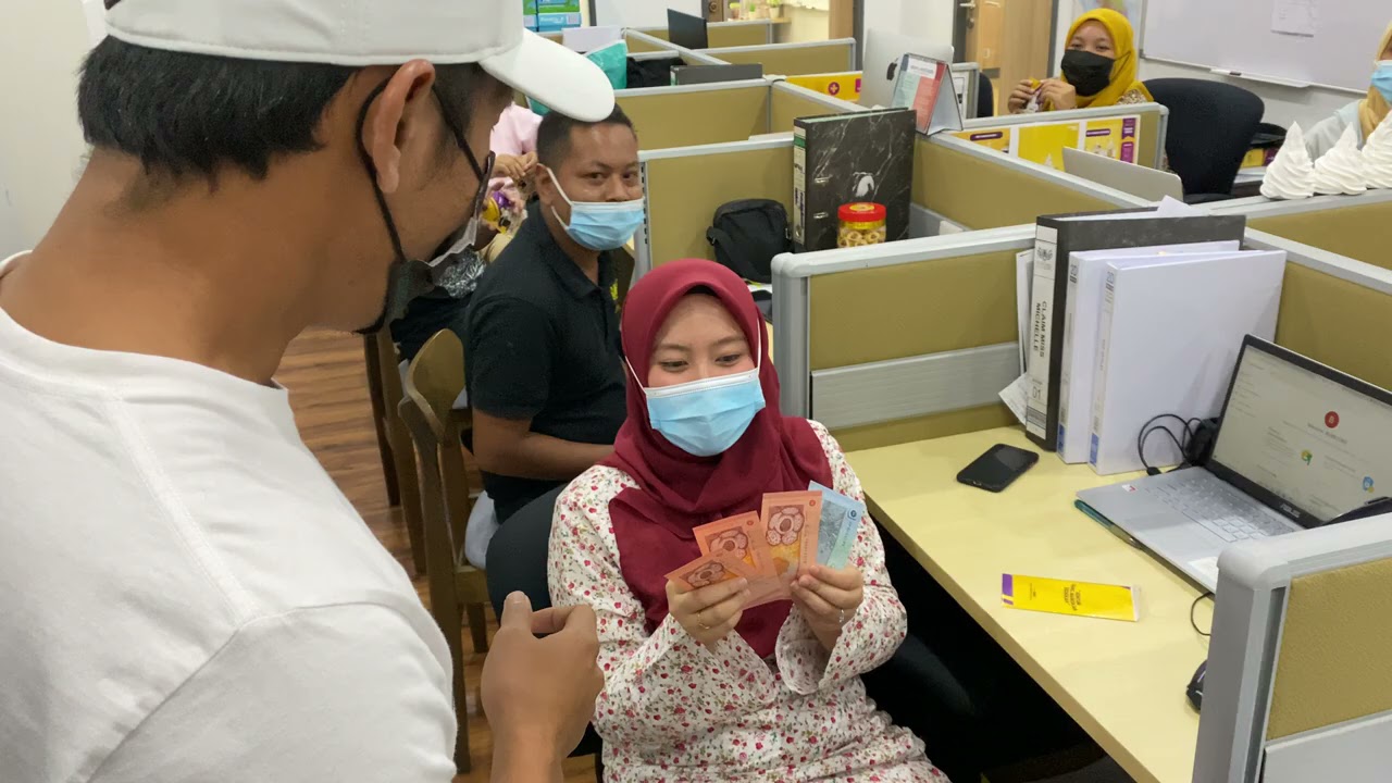 SHUIB BAGI STAFF DUIT RAYA RM3???? #BUBBLEBEE #SYAWAL2021