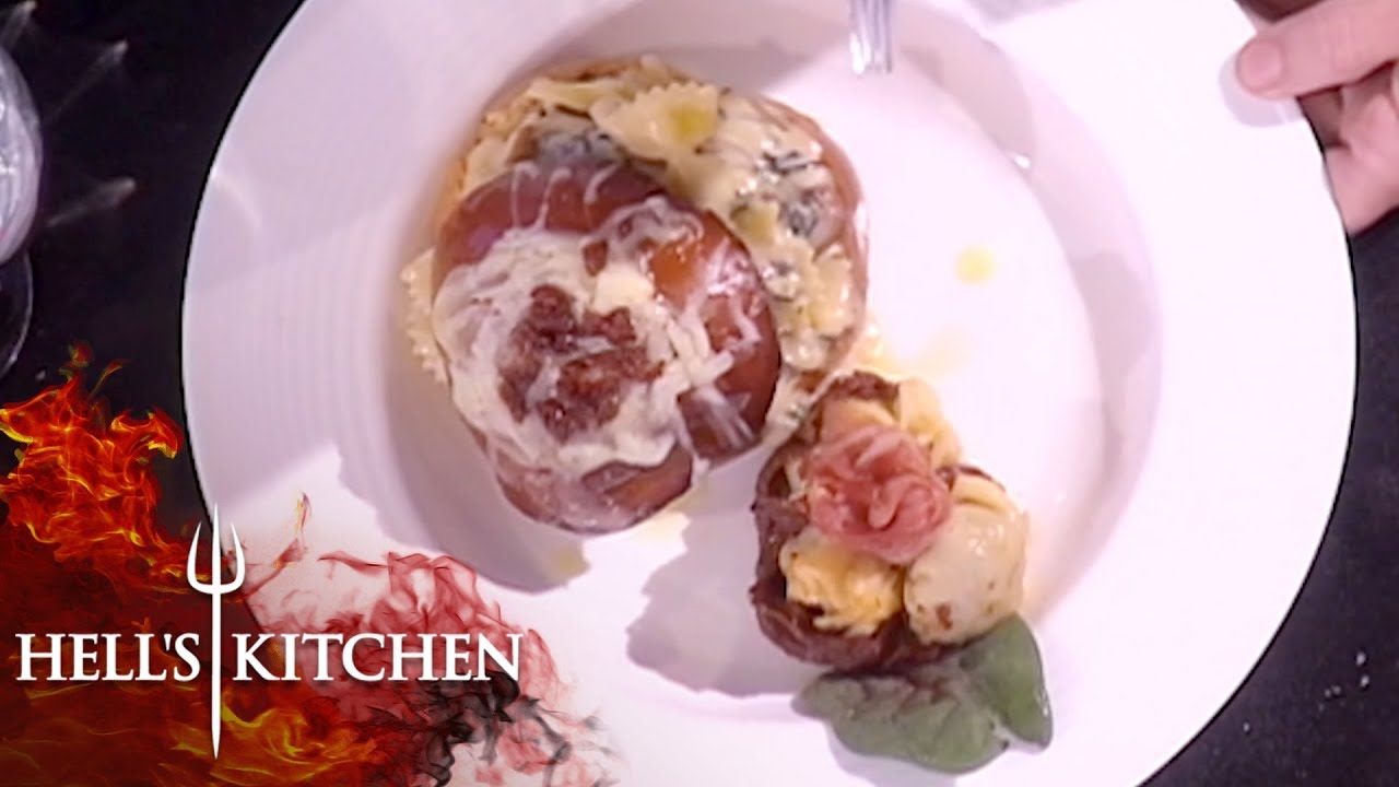 Mac & Cheese Burger Fails To Impress Judges | Hell's Kitchen