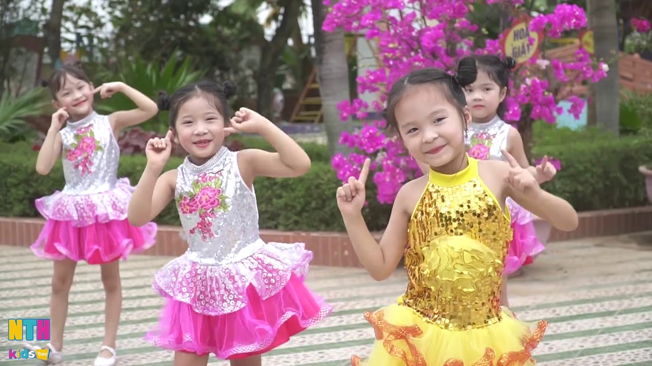 Cả Nhà Thương Nhau   Nhạc Thiếu Nhi Vui Nhộn Cho Bé   Múa Hát Sôi Động