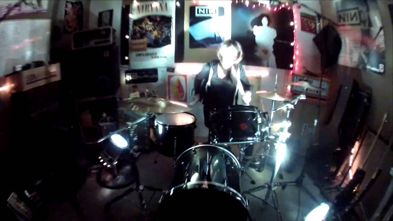 Jess Gowrie performing 