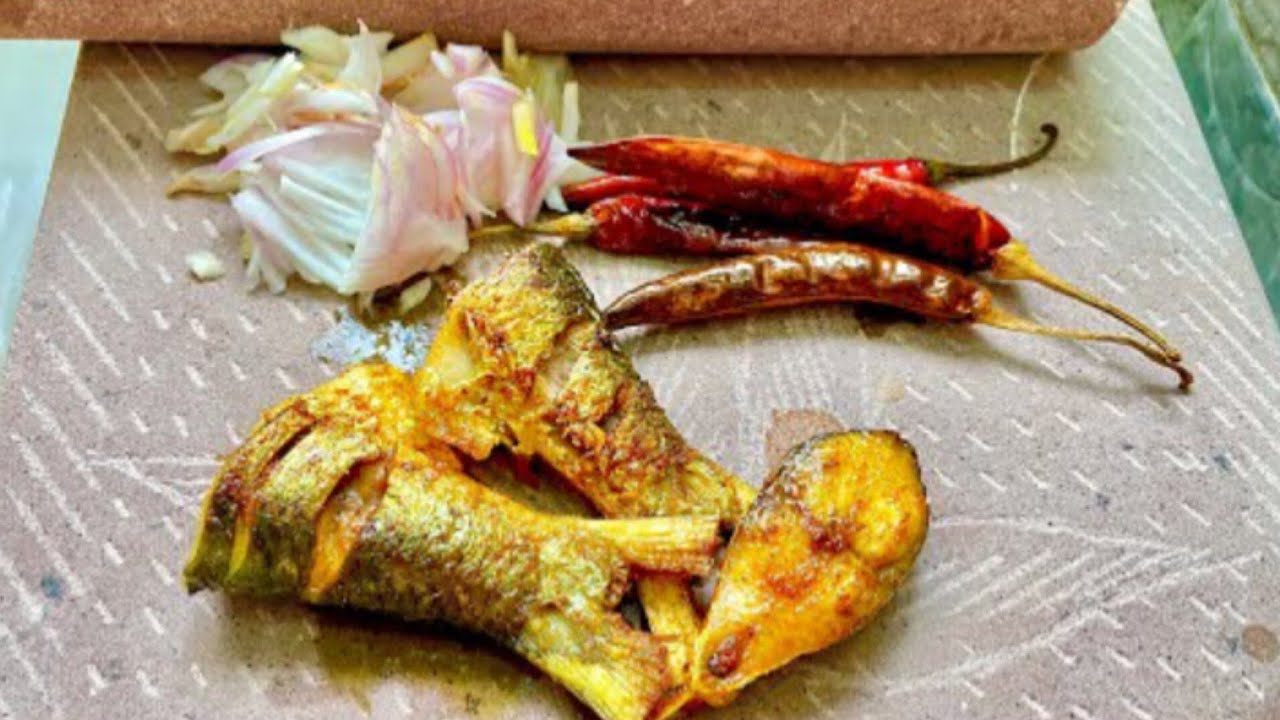 রুই মাছের লেজ দিয়ে টমেটোর ভর্তা রেসিপি 😋মাথা নষ্টকরা শাধের ভর্তা রেসিপি ||Moniravlogkitchin 