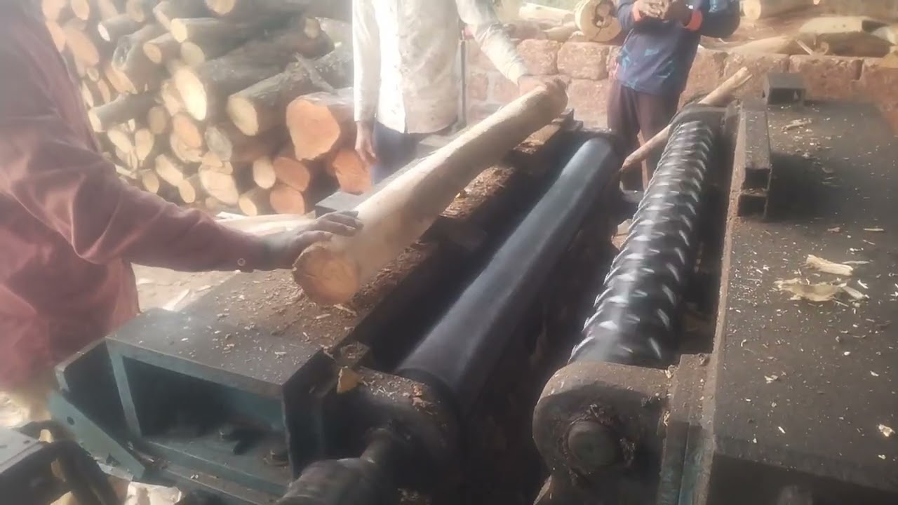 Wood throw in veneer saw🪵🔥#viralvideo #machine #wheelsaw 